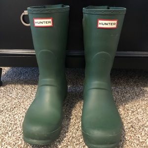 Size 10 green, short, adjustable Hunter rain boots